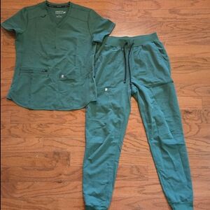 Fabletics Scrub Set
